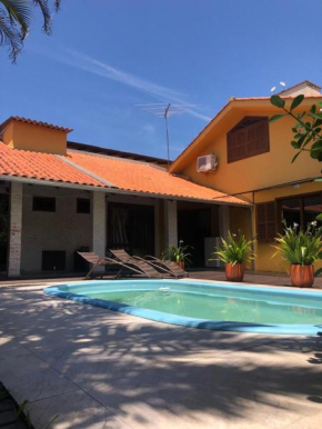 Linda casa com piscina em Bombinhas, espaço inteiro